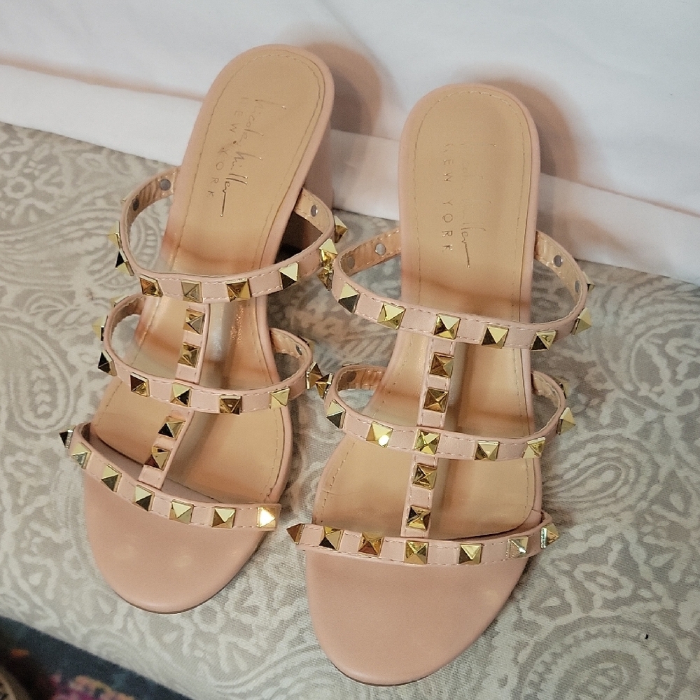 Nicole Miller Cream and Tan Studded Sandals